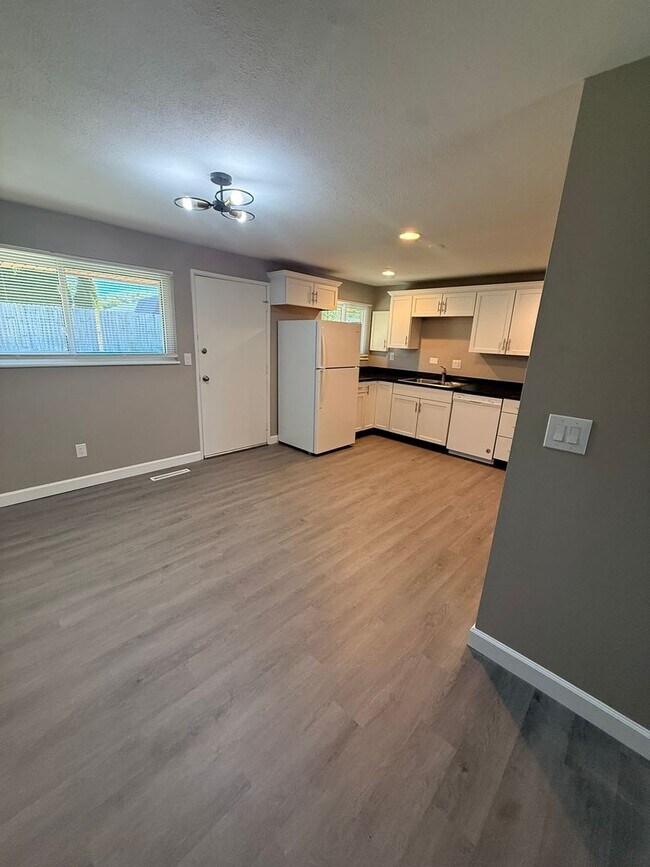 Building Photo - 4320 Harbison St