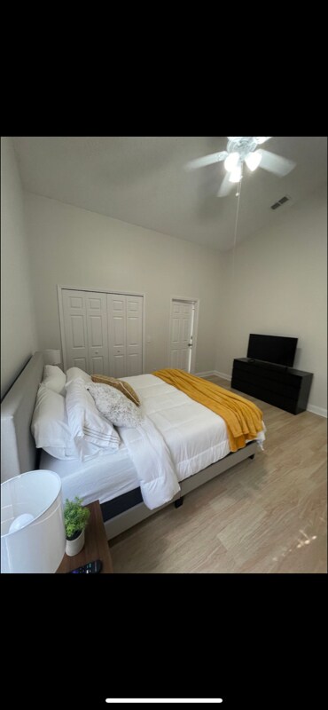 Building Photo - 413 Woodlark Dr