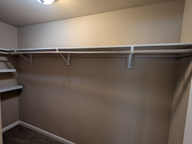 Building Photo - 3 Bedroom House in Shasta Lake, Fridge, Wa...
