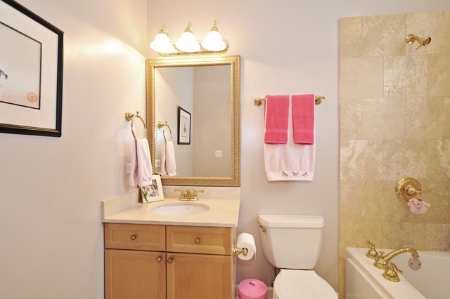 Building Photo - 1041 N Marshfield Ave