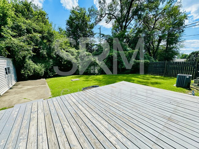Building Photo - Modern 3BR/1BA house off Goldsmith Lane now available!