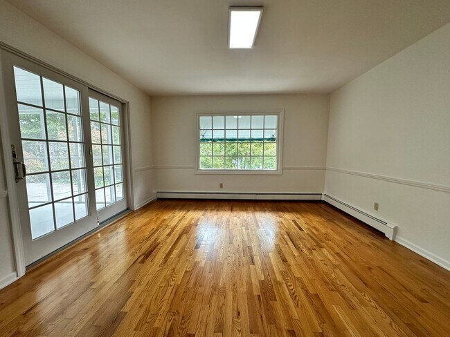 Building Photo - Four Bedroom Two and a Half Bath home avai...