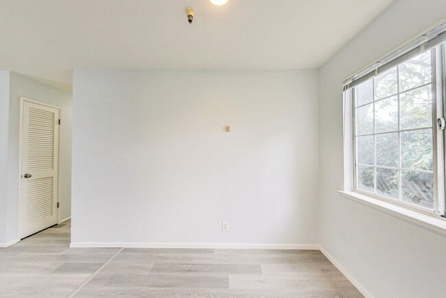 Building Photo - 1807 Sausal St