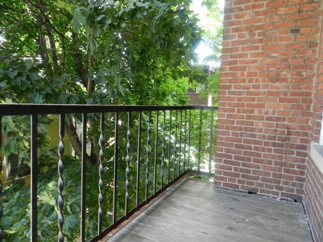 Building Photo - ALLSTON 2BED / 1BATH WITH HEAT AND HW FOR SEPTEMBER 2026