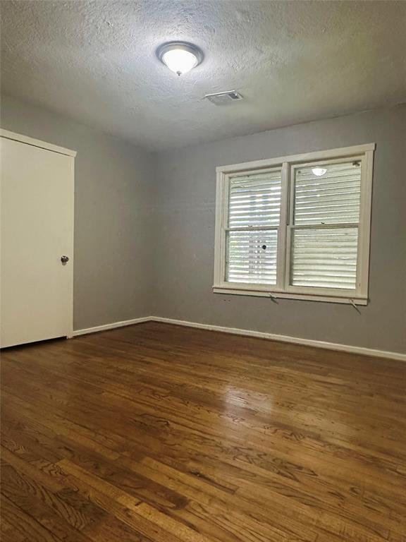 Building Photo - 2303 Oaklawn Dr
