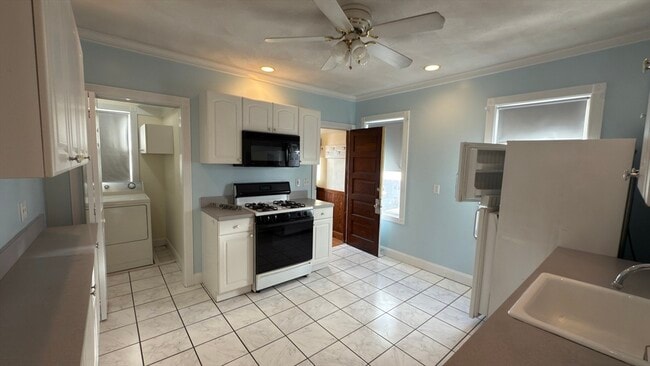 Building Photo - 18 Bigelow St