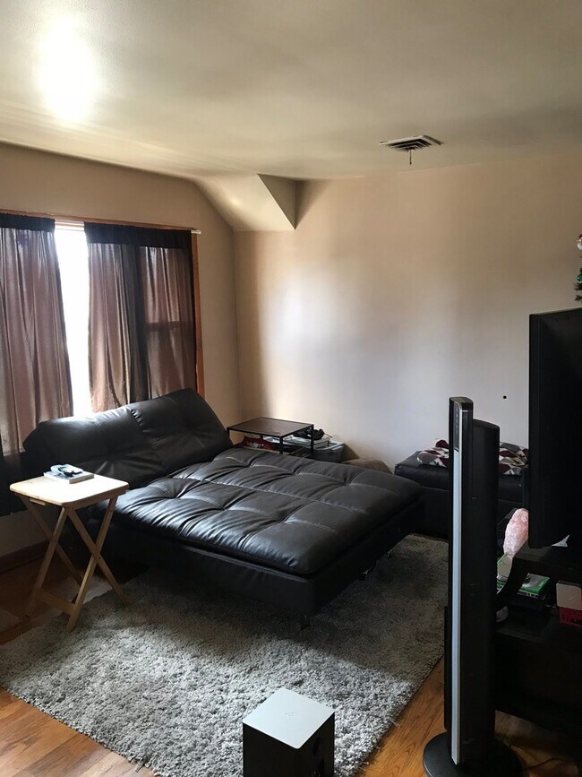 1222 S 74th StreetDuplex 1222 S 74th St West Allis WI 53214 Apartment Finder