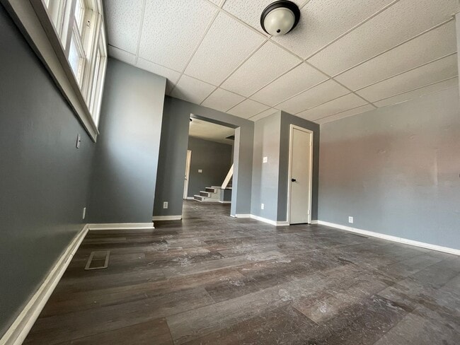 Building Photo - 607-609 E Elm