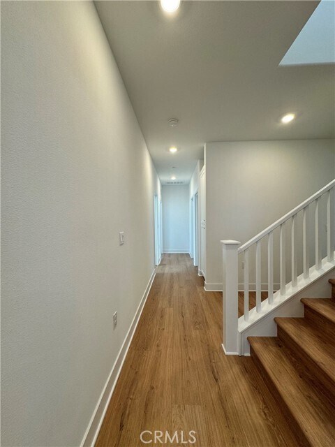 Building Photo - 450 Lobata
