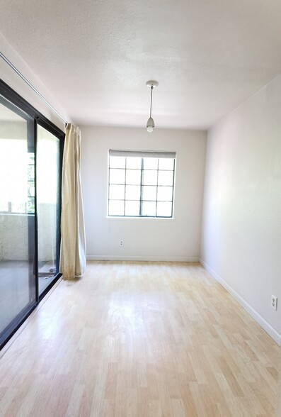 Study room & Balcony - 396 S 11th St