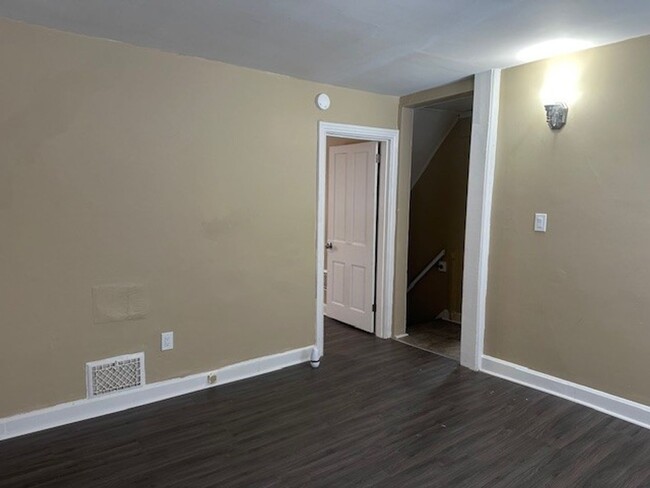 Building Photo - 1 Bedroom 1 Bathroom 2nd Floor Apartment F...