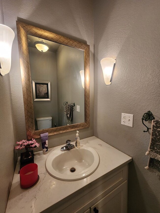 Building Photo - Stunning 3 Bedroom Townhome Tucked Away In...