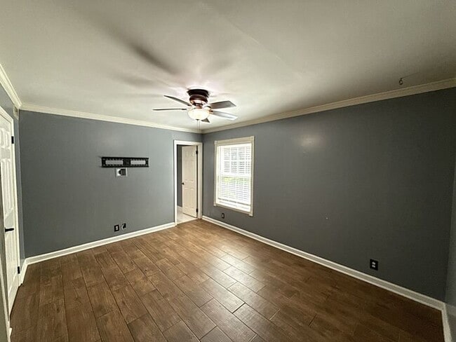 Building Photo - T.R. Lawing Realty Property