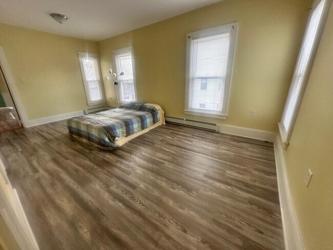 Building Photo - 163 Austin St