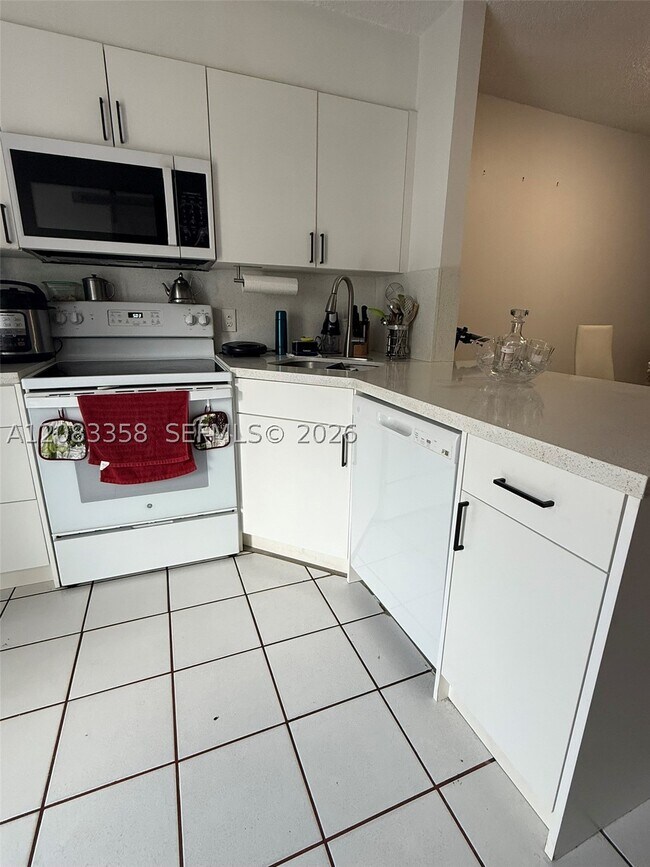 Building Photo - 5420 W 21st Ct