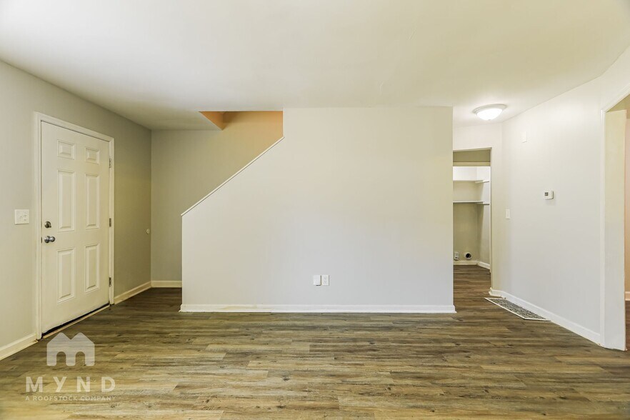 Building Photo - 377 St John Rd NW