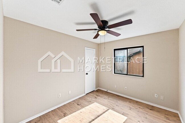 Building Photo - 1804 Easton Dr