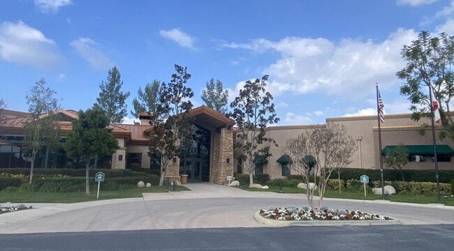 Building Photo - Sweet Senior Rental in Solera