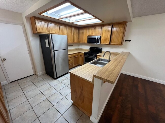 Building Photo - 406 Coronado Dr