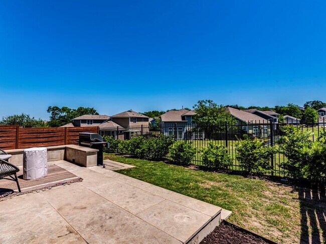 Building Photo - 2315 Capulet St