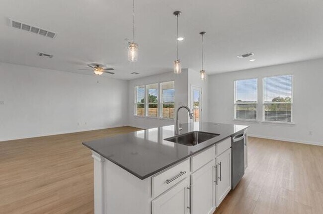 Building Photo - 140 Inlet Ln