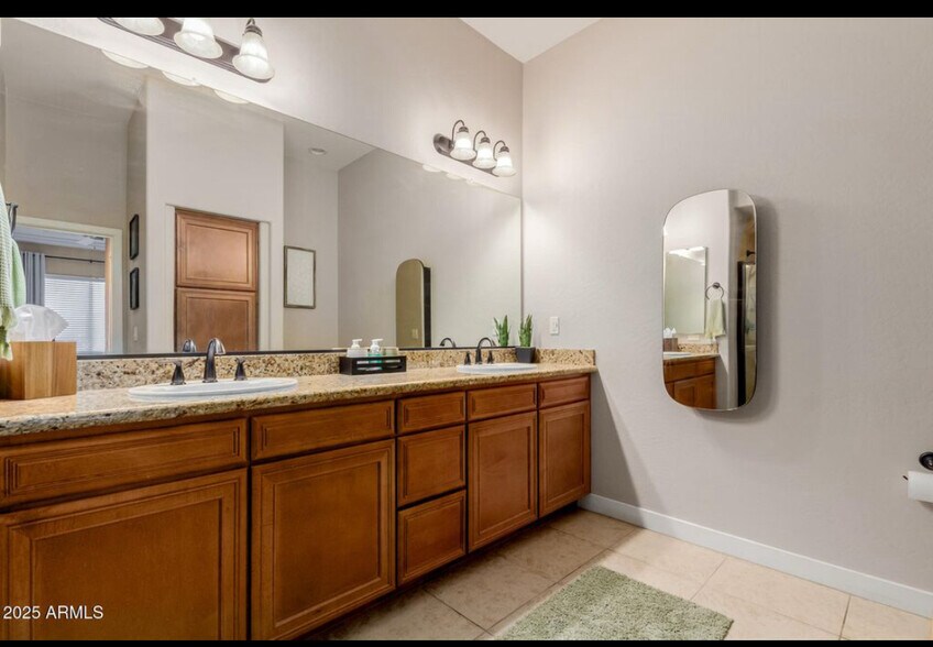 Building Photo - 4241 N Pebble Creek Pky