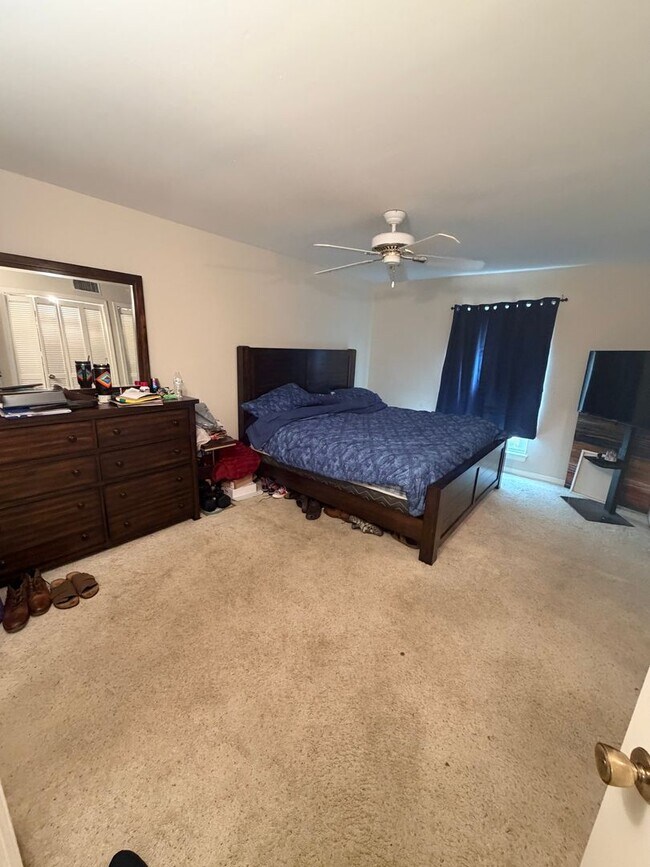 Building Photo - Beautiful 3 Bedroom Townhouse