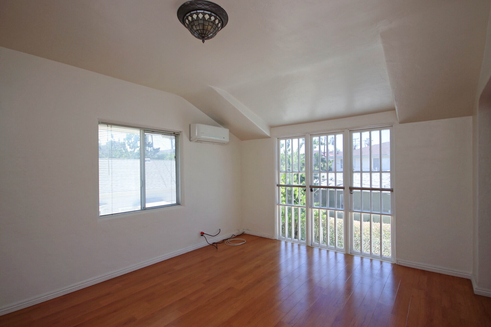 Building Photo - 409 N Monterey St