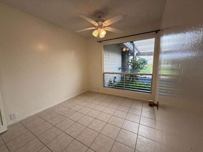Building Photo - 949 Wainiha St