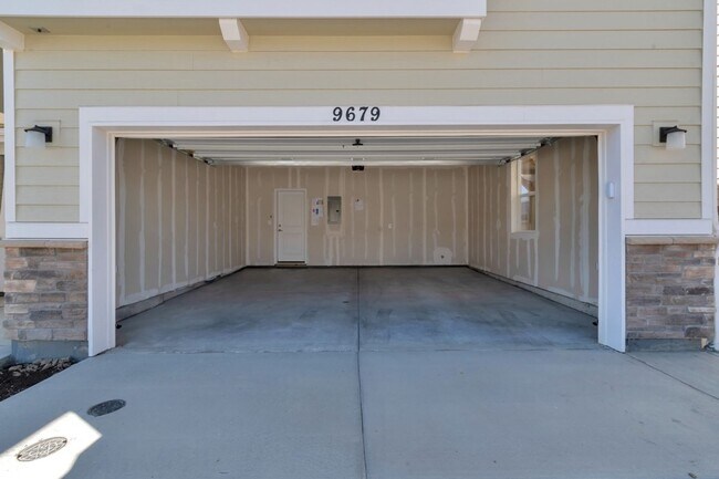 Building Photo - 9679 Albion Ln
