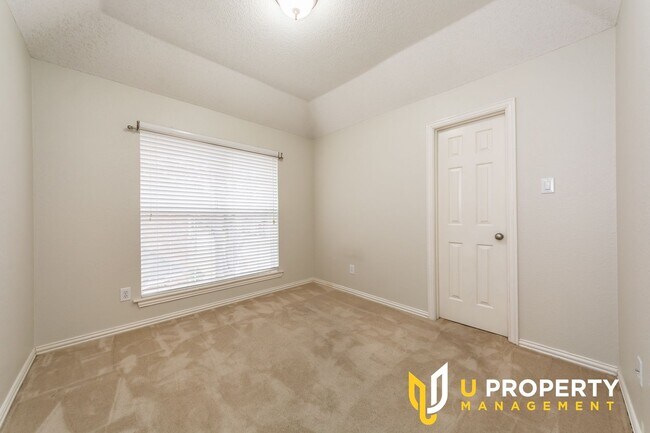 Building Photo - Great location, nice community! Make it yo...