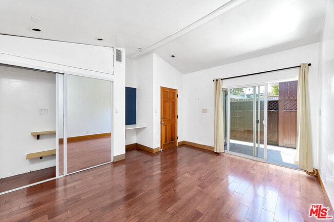 Building Photo - 1141 Cabrillo Ave