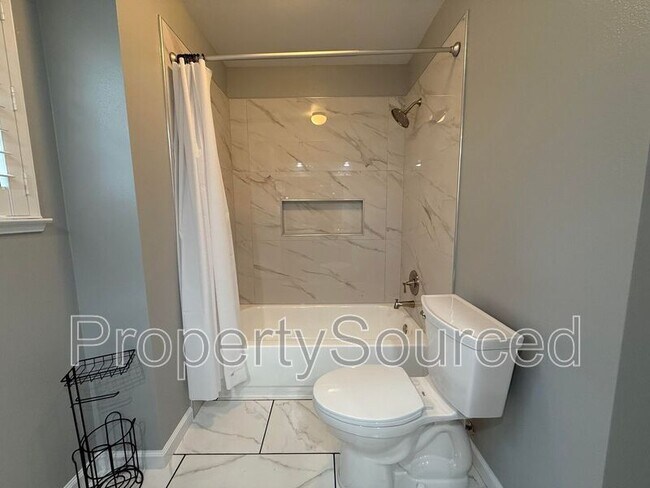 Building Photo - 428 Phoenix Ave