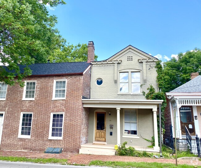 Building Photo - 137 Constitution St