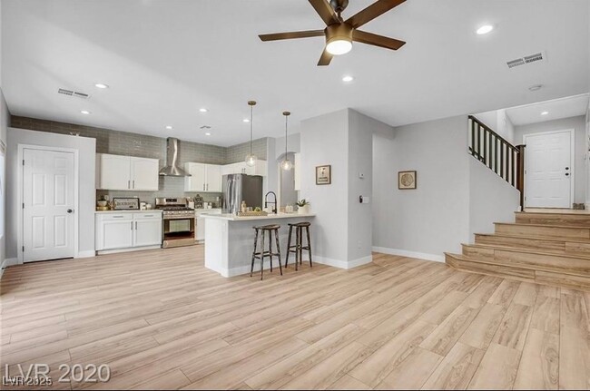 Building Photo - 254 Little Minah Ct