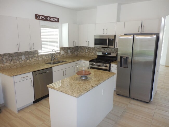 Building Photo - 12880 Haxby St