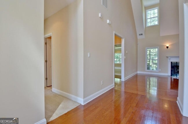 Building Photo - 170 Diana Dr