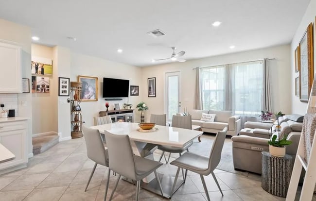 Building Photo - Stuart 3/2.5/1 Ocean Cove Townhome!