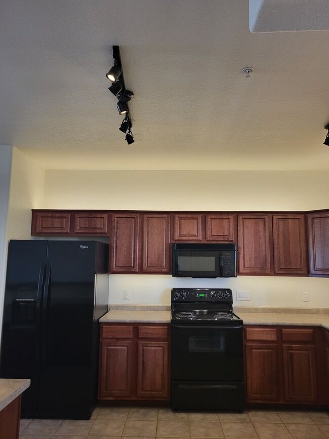 Building Photo - Unfurnished Resort Like Condo available No...