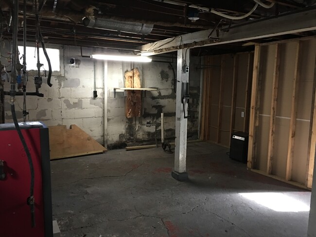 Building Photo - ALL UTILITIES PAID