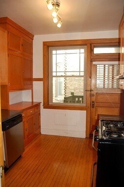 Building Photo - 1700 W Touhy Ave