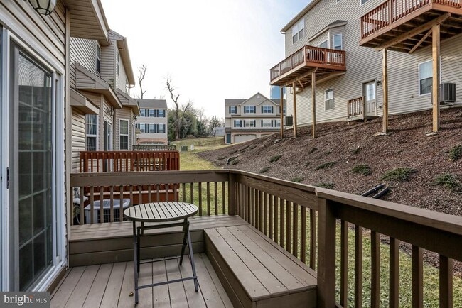 Building Photo - 5 Vista Cir