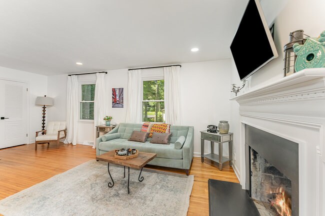 Building Photo - 4014 Sulkirk Rd