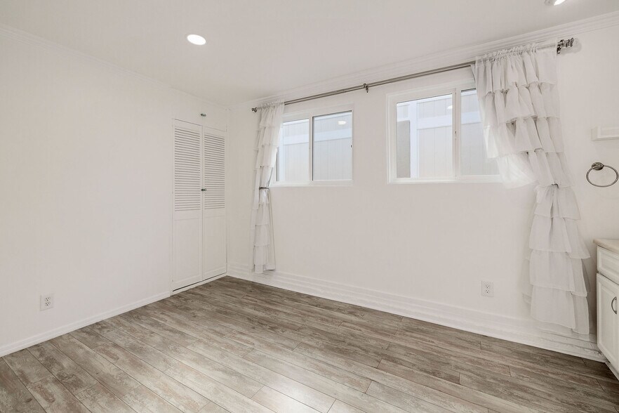 Building Photo - 5525 Wilma St