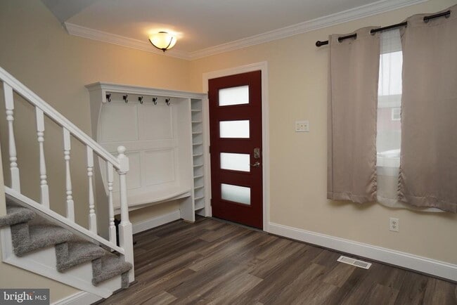 Building Photo - 915 Arch St