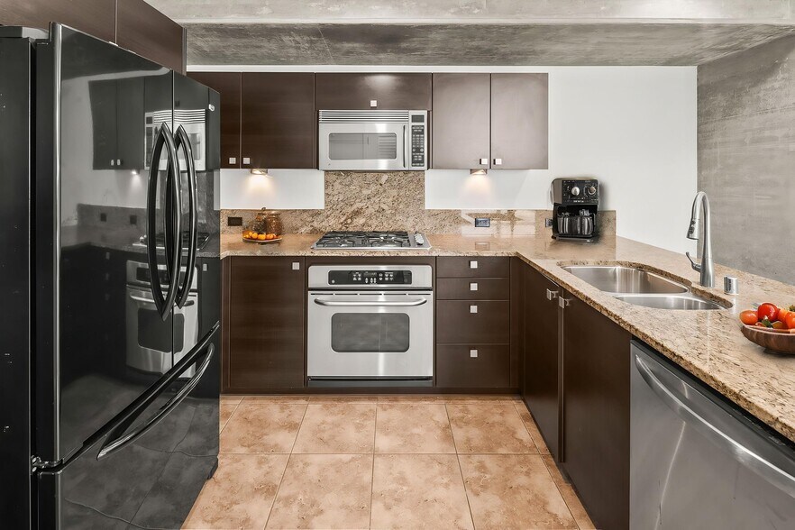 Building Photo - 800 The Mark Ln