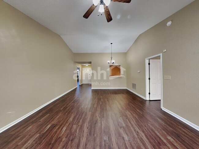 Building Photo - 220 Longview Bend