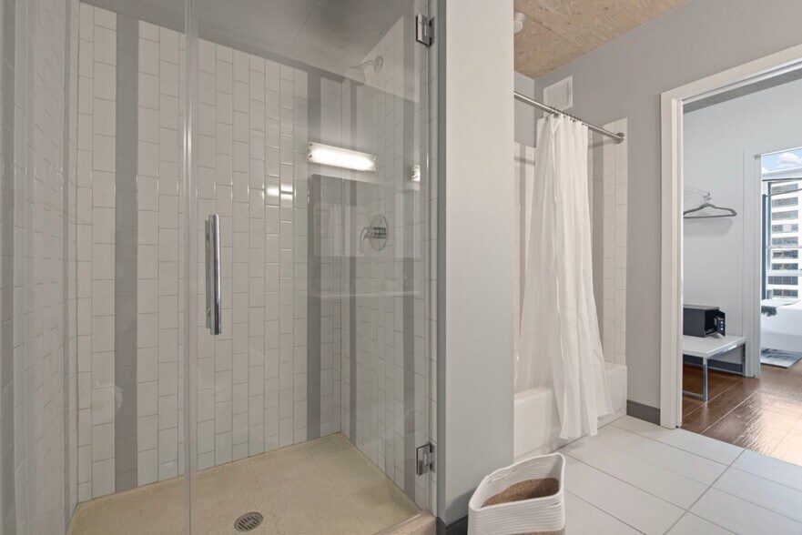 Building Photo - 236 W Lake St