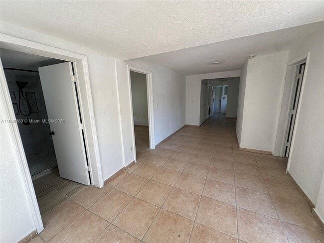 Building Photo - 1462 SW 19th Ave