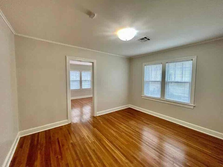 Building Photo - 1011 E 36th St